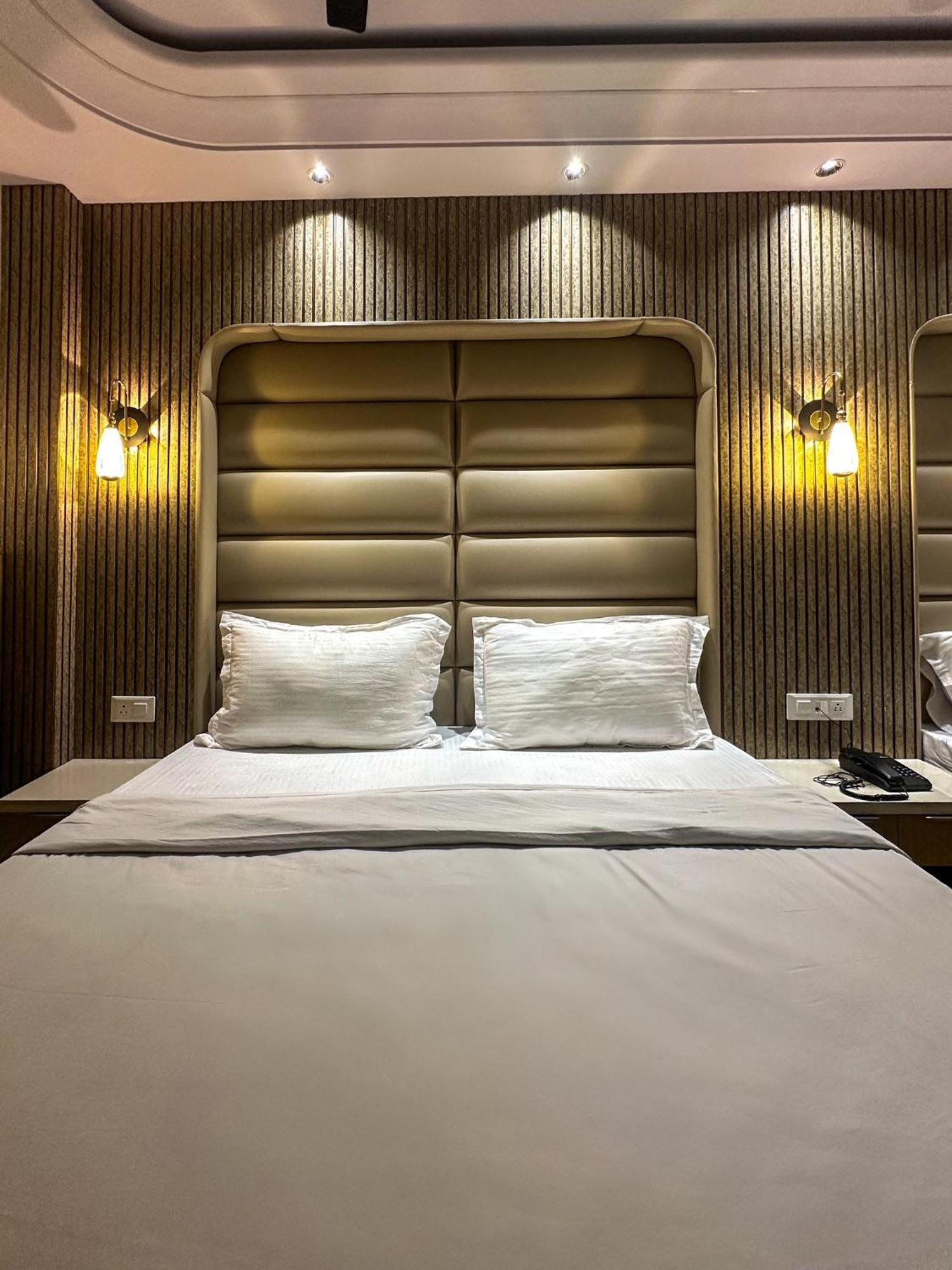 Delhi Delight Premium Bed & Breakfast นิวเดลี ภายนอก รูปภาพ