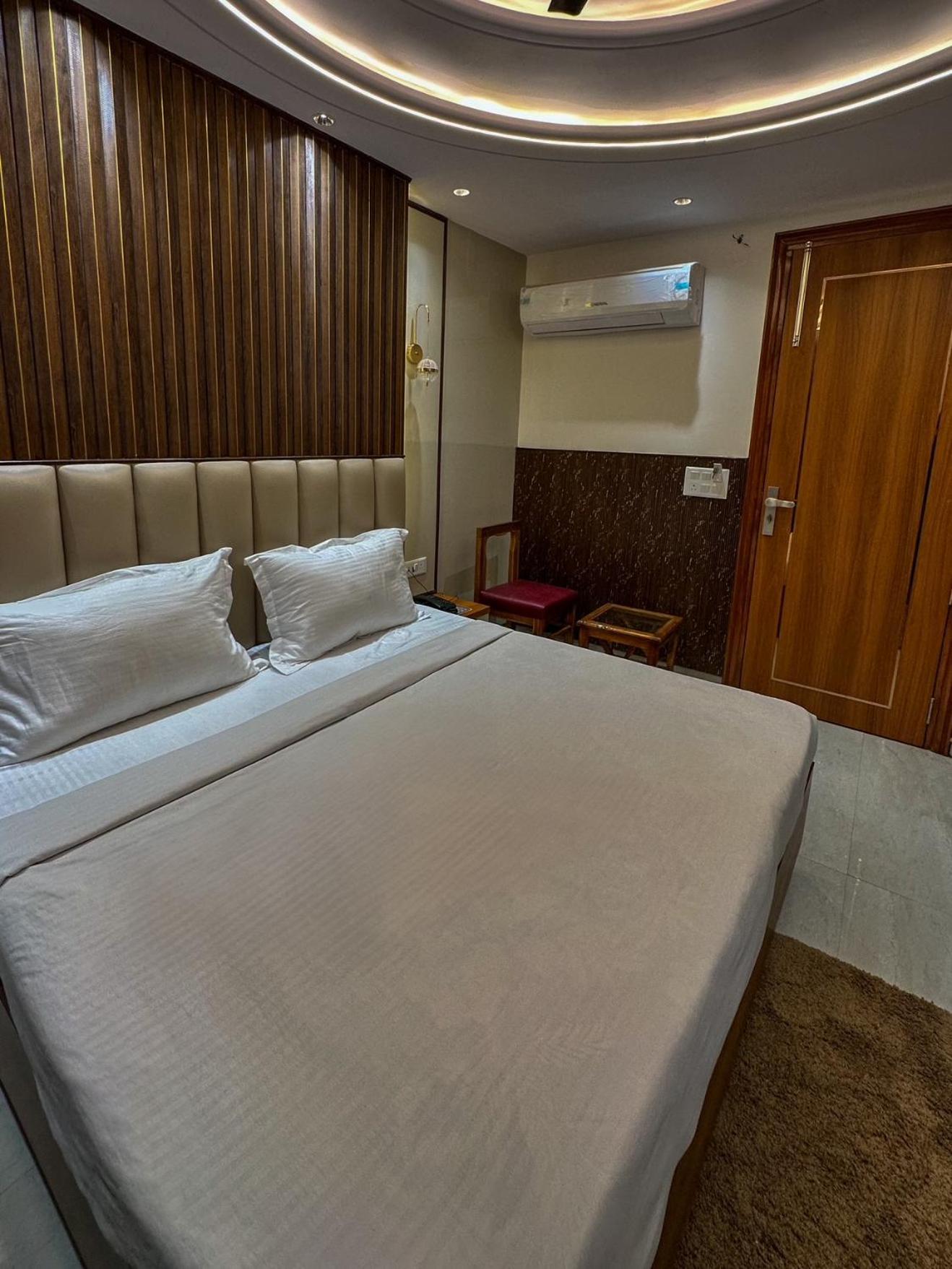 Delhi Delight Premium Bed & Breakfast นิวเดลี ภายนอก รูปภาพ