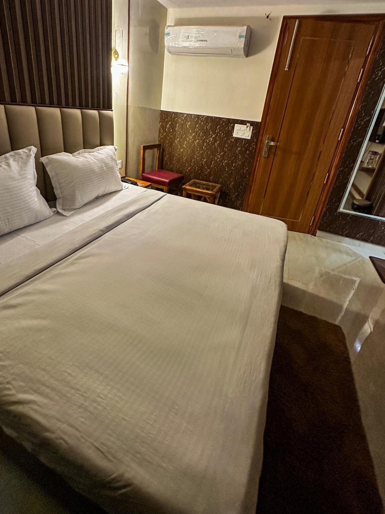 Delhi Delight Premium Bed & Breakfast นิวเดลี ภายนอก รูปภาพ